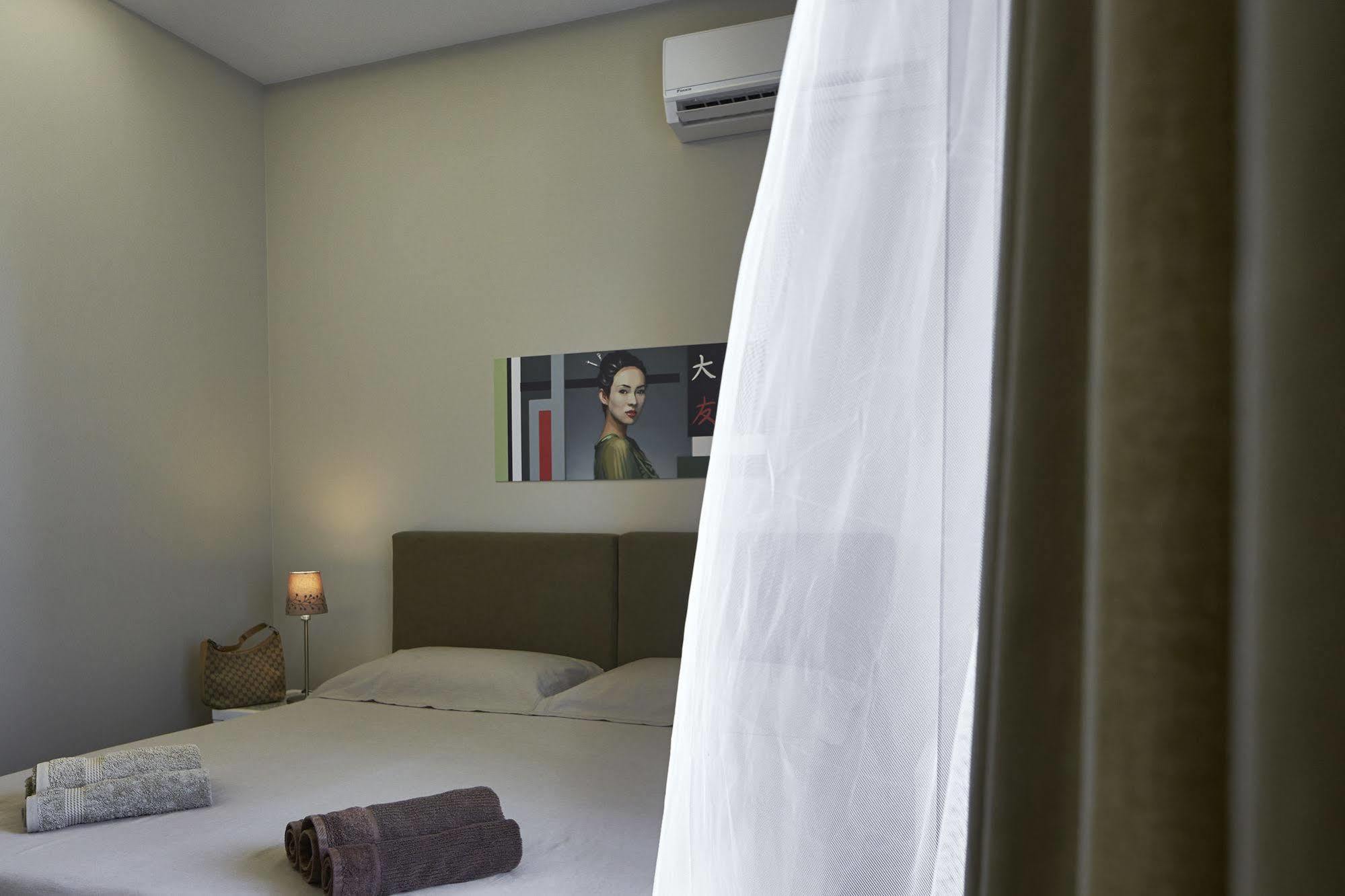 Bed & Breakfast Hotei Aeroporto di Catania Fontana Rossa