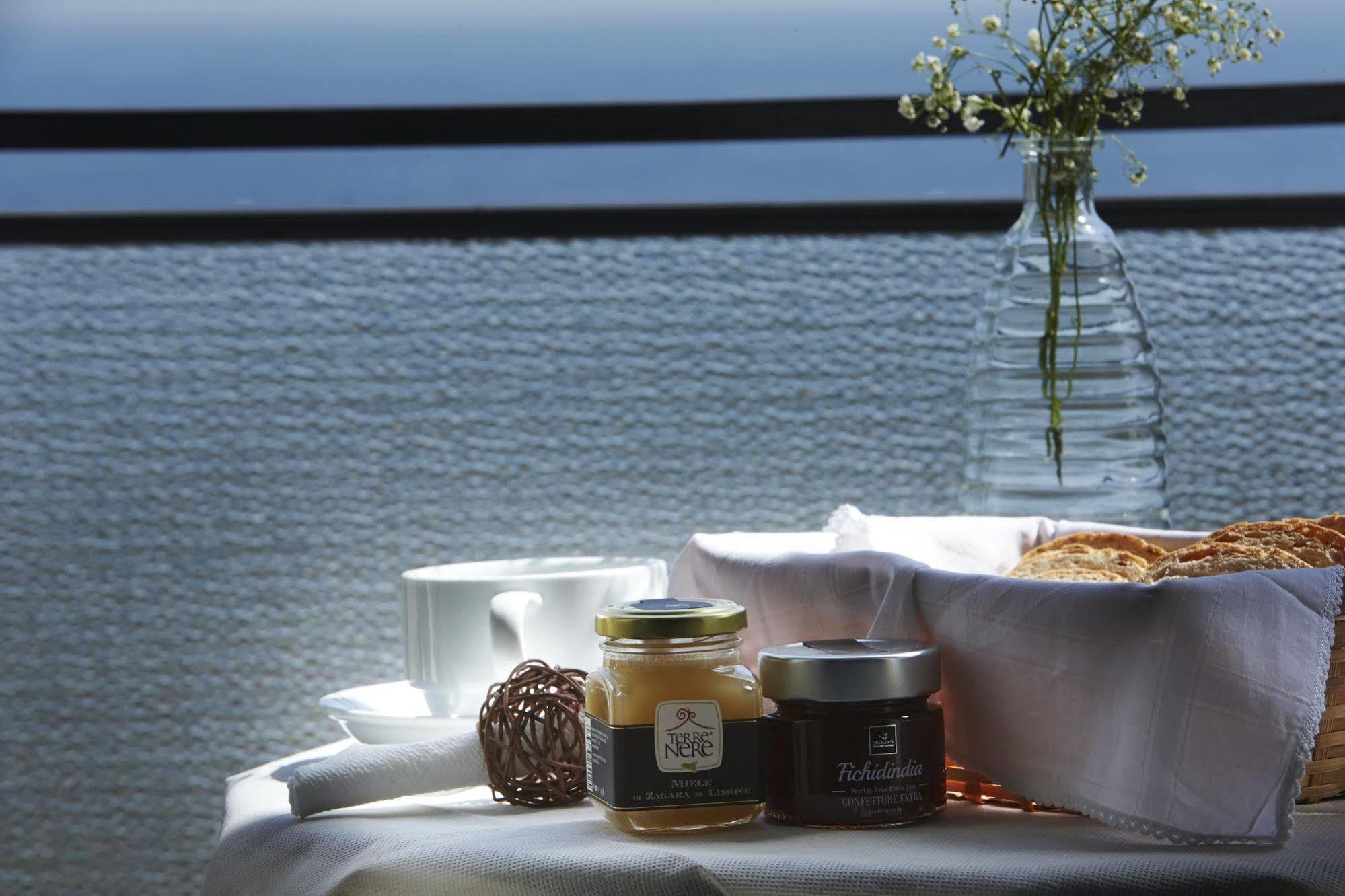 Hotei Bed & Breakfast 3*